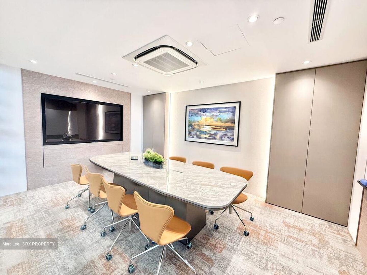 Arc 380 (D8), Office #496009331